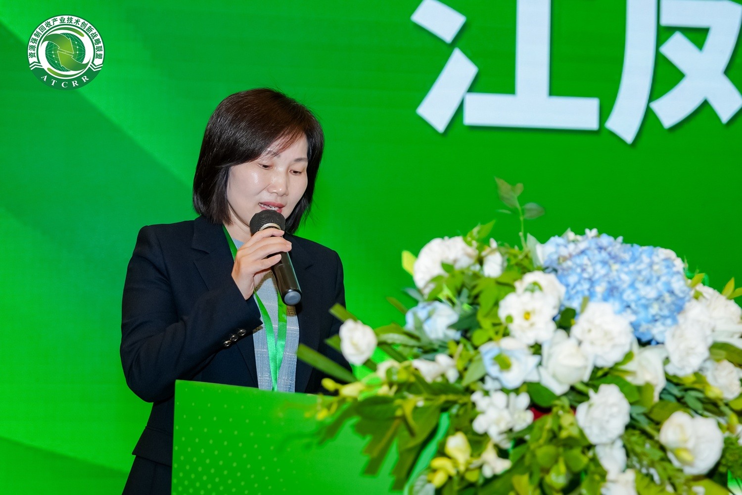 江凤凤.jpg